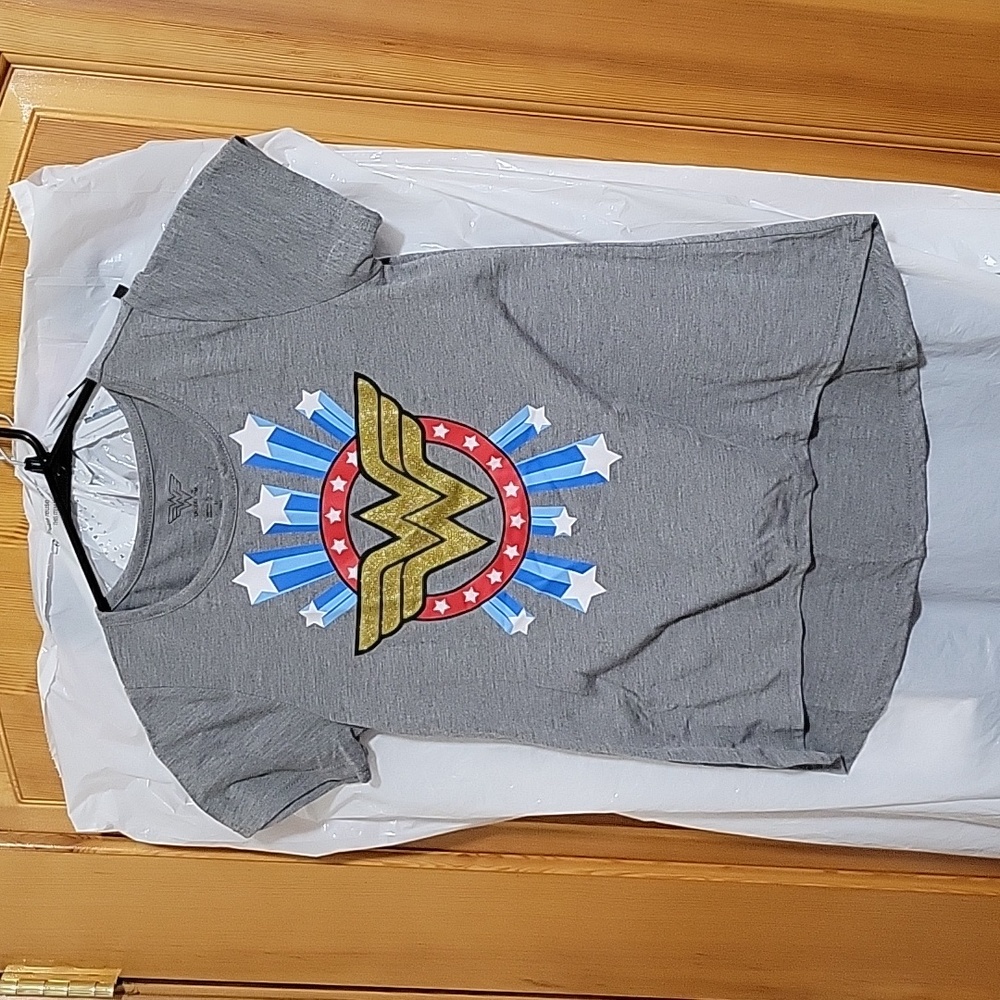 Girls Wonder Woman t shirt size 10-12